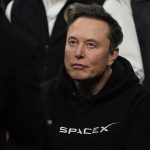 Elon Musk lanza Grokipedia para competir con la enciclopedia online Wikipedia