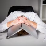 La falla de gobierno de AI de Deloitte expone la brecha crítica en los controles de calidad de la empresa