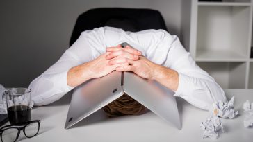 La falla de gobierno de AI de Deloitte expone la brecha crítica en los controles de calidad de la empresa