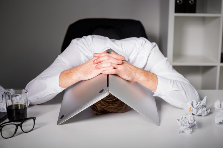 La falla de gobierno de AI de Deloitte expone la brecha crítica en los controles de calidad de la empresa