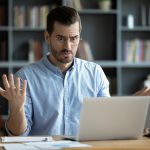 Los chatbots de IA se equivocan con las noticias el 45% de las veces, según un estudio
