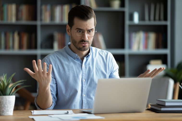 Los chatbots de IA se equivocan con las noticias el 45% de las veces, según un estudio