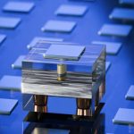 Una memoria de par de órbita de giro de 64 kilobits basada en compuestos de β-tungsteno
