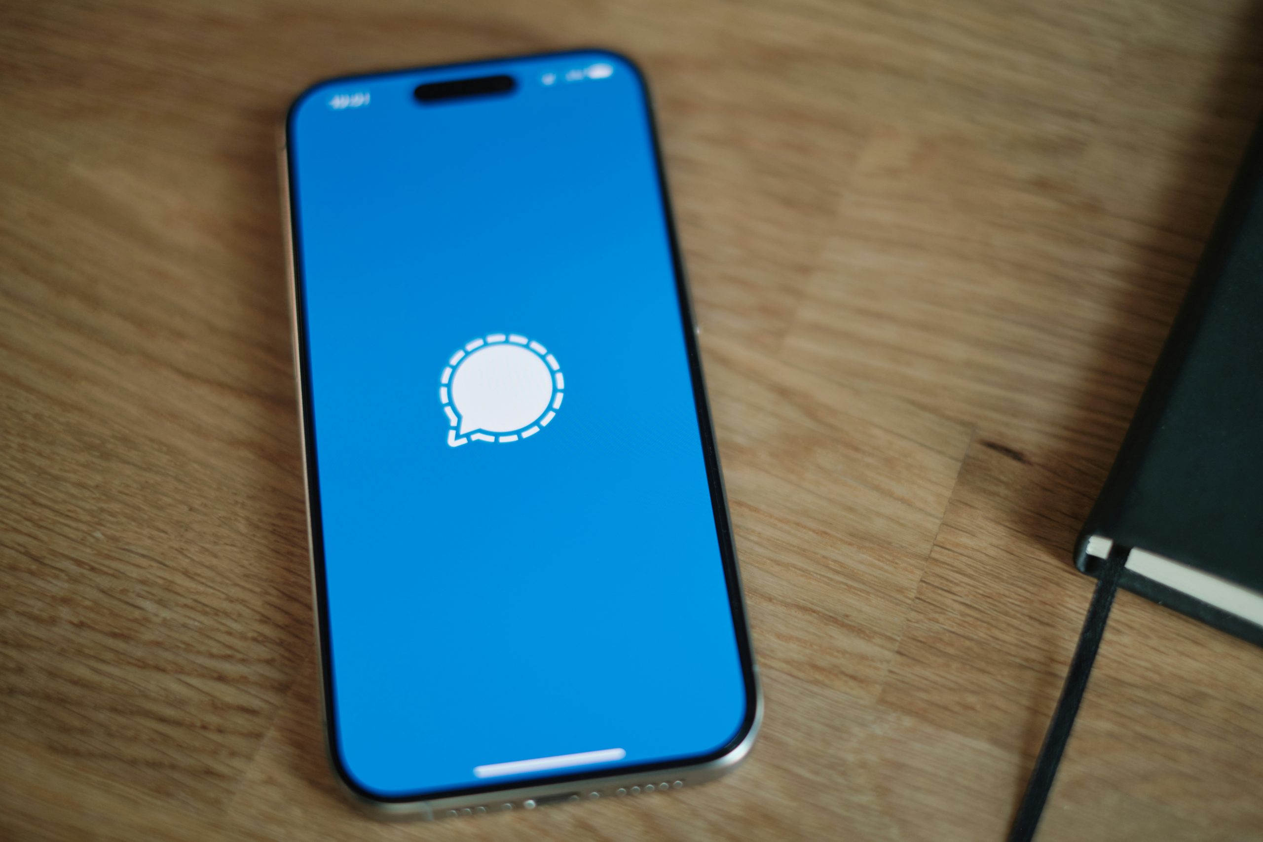 Signal: No nos queda más remedio que utilizar AWS