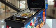 Agregue esta máquina de pinball digital a su sala de juegos por poco dinero durante el Cyber ​​Monday