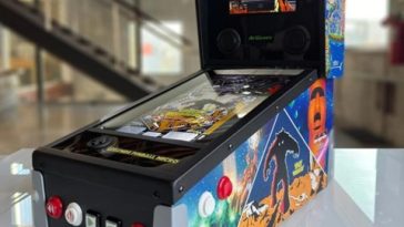 Agregue esta máquina de pinball digital a su sala de juegos por poco dinero durante el Cyber ​​Monday