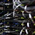 ICANN, una organización sin fines de lucro con sede en EE. UU., administra todas las direcciones de Internet