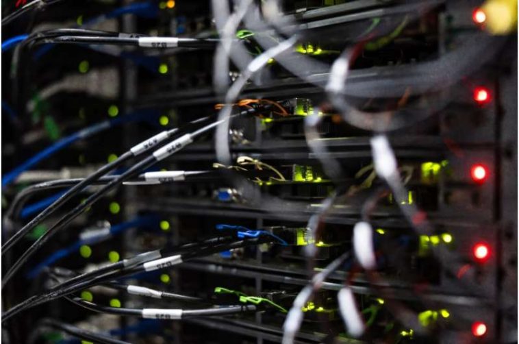 ICANN, una organización sin fines de lucro con sede en EE. UU., administra todas las direcciones de Internet