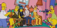 Los Simpson acaban de tener una mordaza en el sofá de Bananas Fortnite, y al pobre Peely no le fue bien