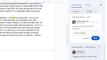 captura de pantalla del panel de comentarios abierto a la derecha del documento en Google Docs