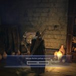 El comerciante de jarras pequeñas hace movimientos en la puerta cercana. Ingrese.