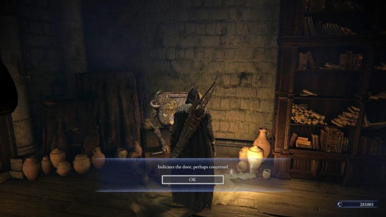 El comerciante de jarras pequeñas hace movimientos en la puerta cercana. Ingrese.