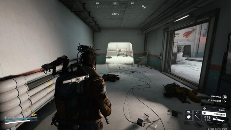 Esta es solo una parte de la carnicería que vio este pasillo, aunque mi primera muerte está justo fuera de la pantalla, al otro lado de la puerta a la derecha.