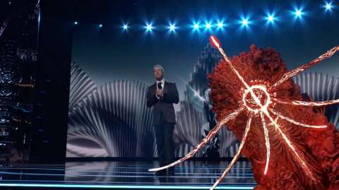 El monolito de Geoff Keighley en los Demonic Game Awards ha sido visto en Los Ángeles