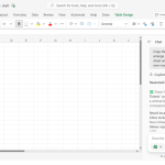 Pantalla de Excel con nueva tabla creada por el copiloto en el área principal. Los pasos necesarios para crearlo se detallan en la barra lateral del copiloto a la derecha.