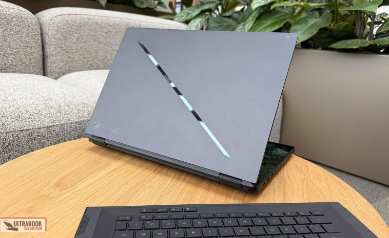 2026 Asus ROG Zephyrus DUO GX651 explicado (pantallas OLED duales)
