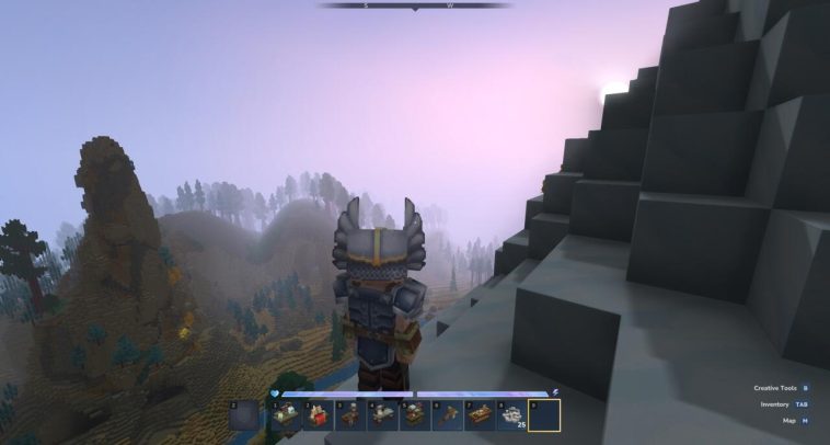 Un personaje con una armadura rara en Hytale.