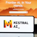 CEO de Mistral: la IA podría reemplazar más de la mitad del software de las empresas