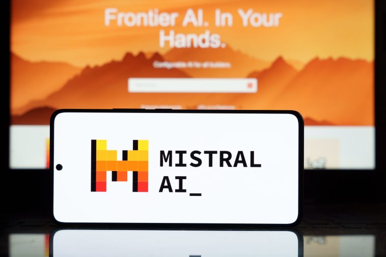 CEO de Mistral: la IA podría reemplazar más de la mitad del software de las empresas