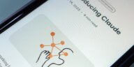 Claude Tag de Anthropic tiene como objetivo convertir la IA en el lugar de trabajo de un asistente personal a un compañero de equipo