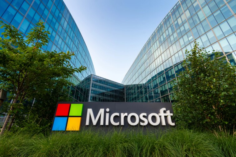 Microsoft planea despedir a varios miles de empleados