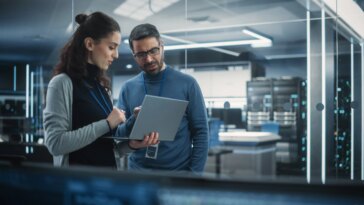 Microsoft y Amazon dedican miles de millones de dólares a miles de FDE