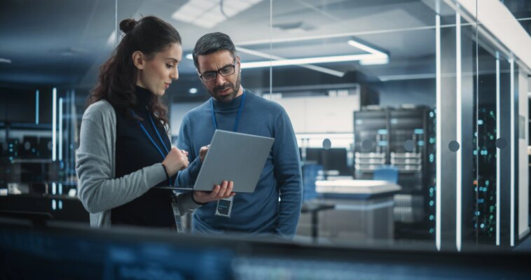 Microsoft y Amazon dedican miles de millones de dólares a miles de FDE