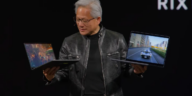 El director ejecutivo de Nvidia sostiene dos portátiles RTX Spark en Computex.