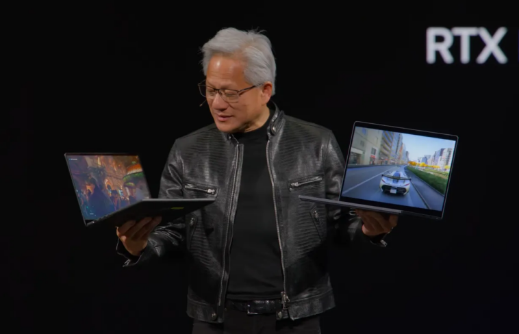 El director ejecutivo de Nvidia sostiene dos portátiles RTX Spark en Computex.
