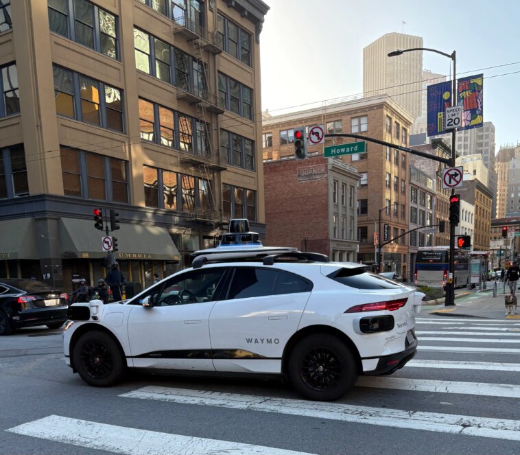 Por qué Waymo se decidió por el coche equivocado