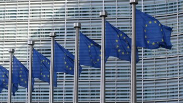 UE: Los servicios en la nube de Microsoft y Amazon podrían clasificarse como guardianes